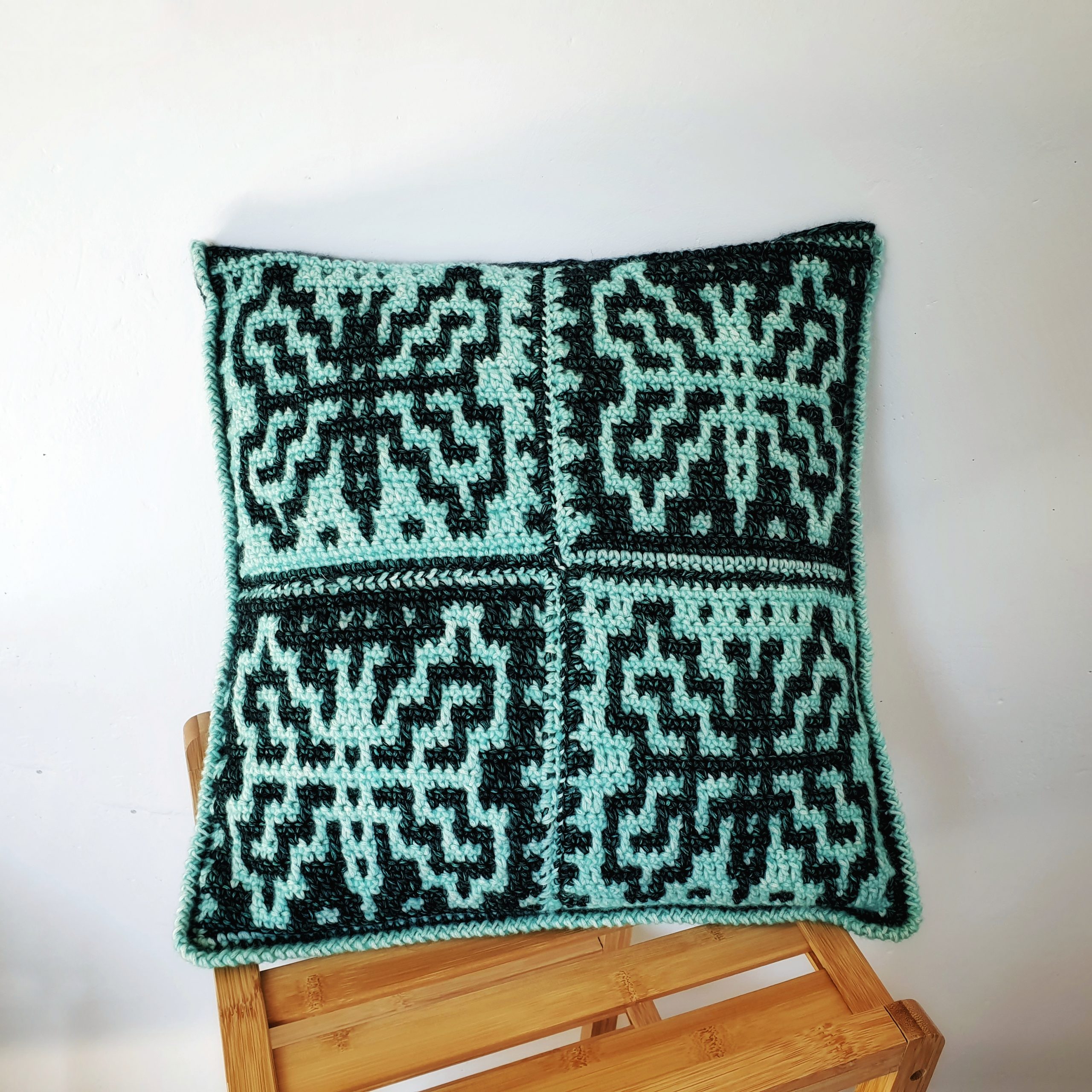 39 - Spike DC Mosaic Crochet  Crochet pillow patterns free